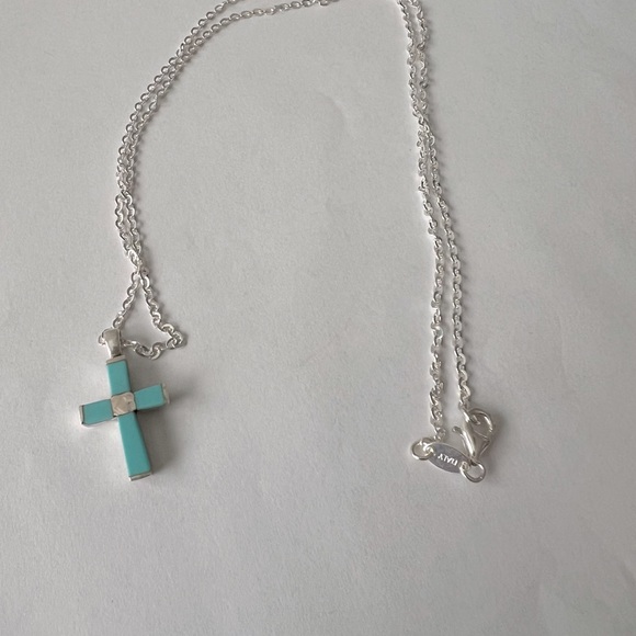 Sterling silver cross - Picture 1 of 6